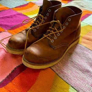Red Wing Heritage boots in men’s 7.5 or women’s 9